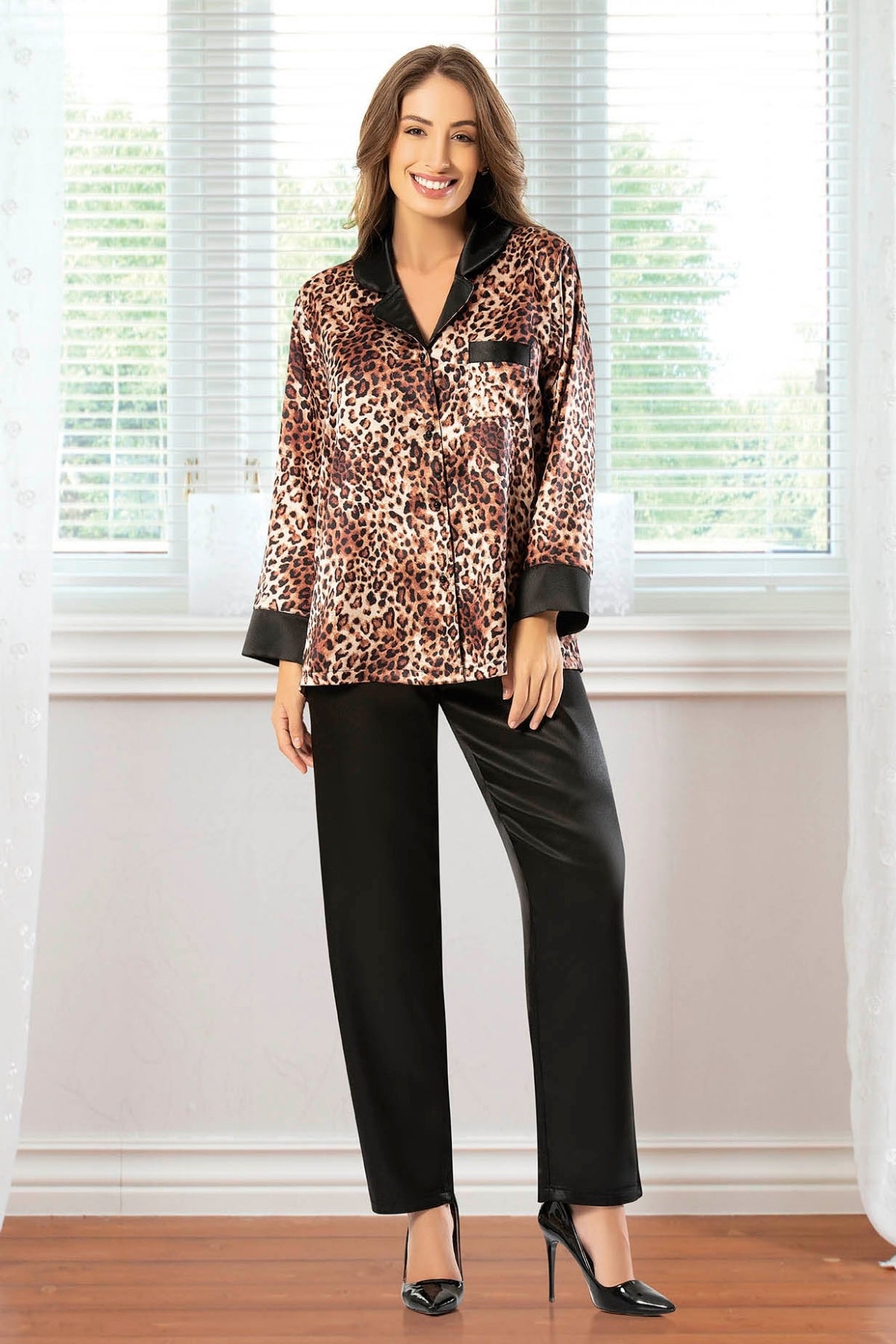 Chic Button-Front Satin Pajamas with Leopard Print and Convenient Pockets - 4605